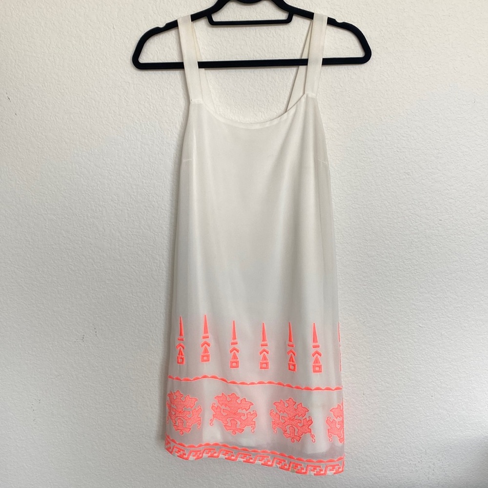 Adorable white dress with pink detailing at the bottom